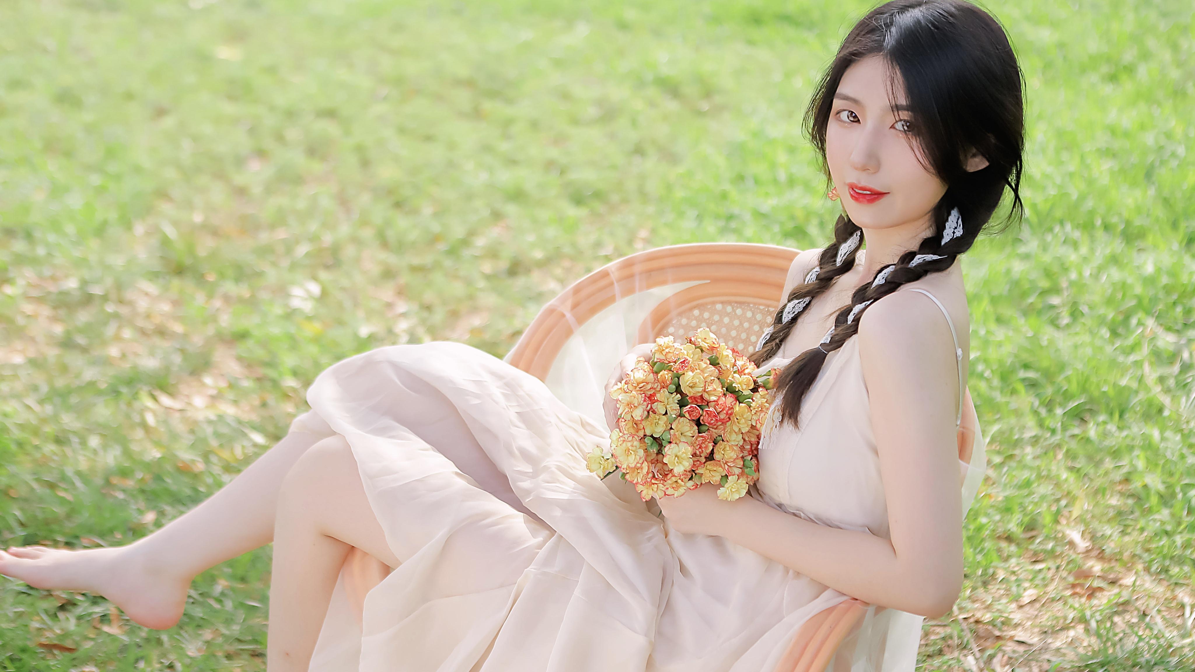 王毅会见哈萨克斯坦副总理兼外长努尔特列乌